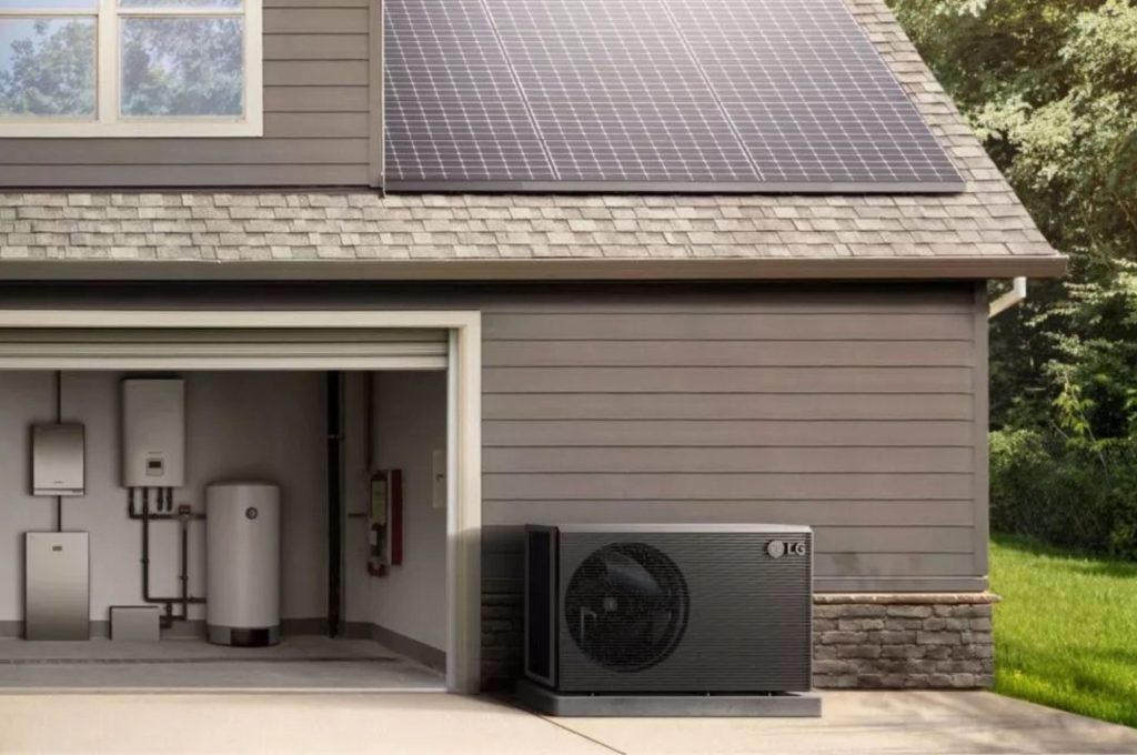 Imagen de una aerotermia instalada en una vivienda unifamiliar