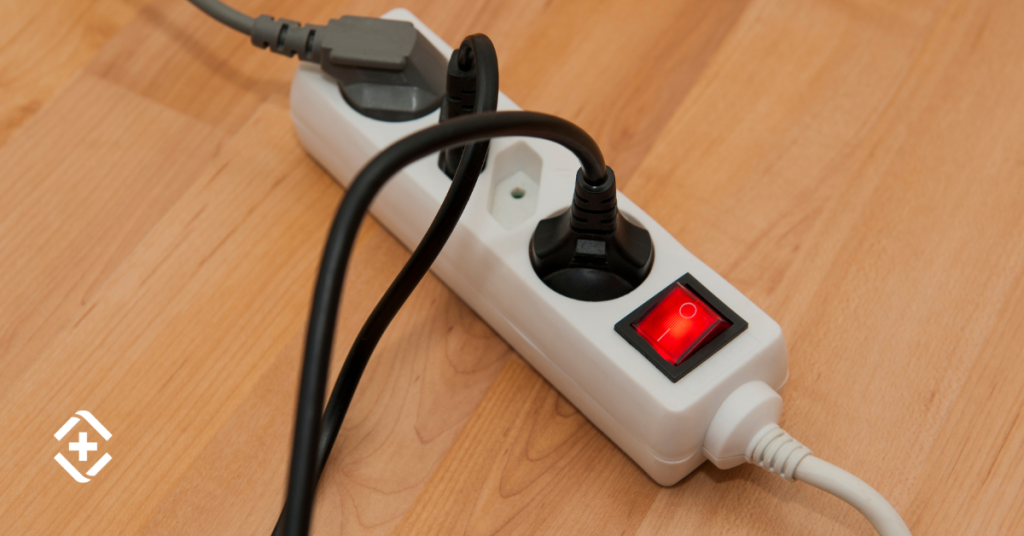apagar los aparatos electrónicos que no se usan no solo ahorra energía, también ayuda a evitar que se acumule más calor en casa